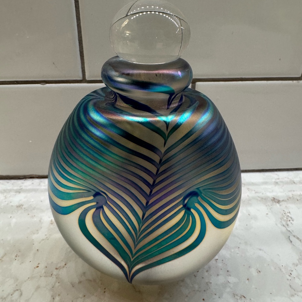 Robert Eickholt 1987 Feather Iridescent Glass Perfume Bottle